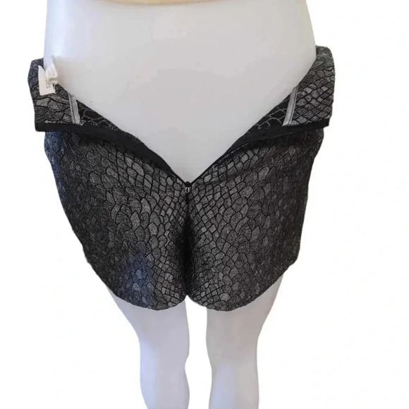 Sans Souci Grey Metallic Reptile Print High Waist Shorts Size Large - Picture 5 of 9